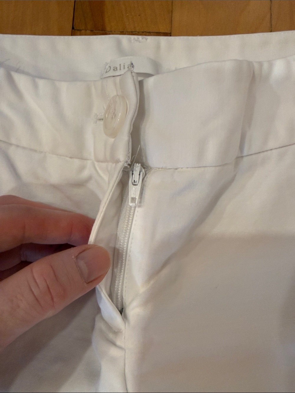 Dalia White Women's Straight-Leg Cropped Pants - Picture 4 of 11